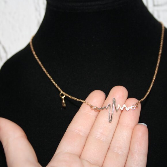 Beautiful gold Heart beat and heart necklace 18-20" - Picture 3 of 5